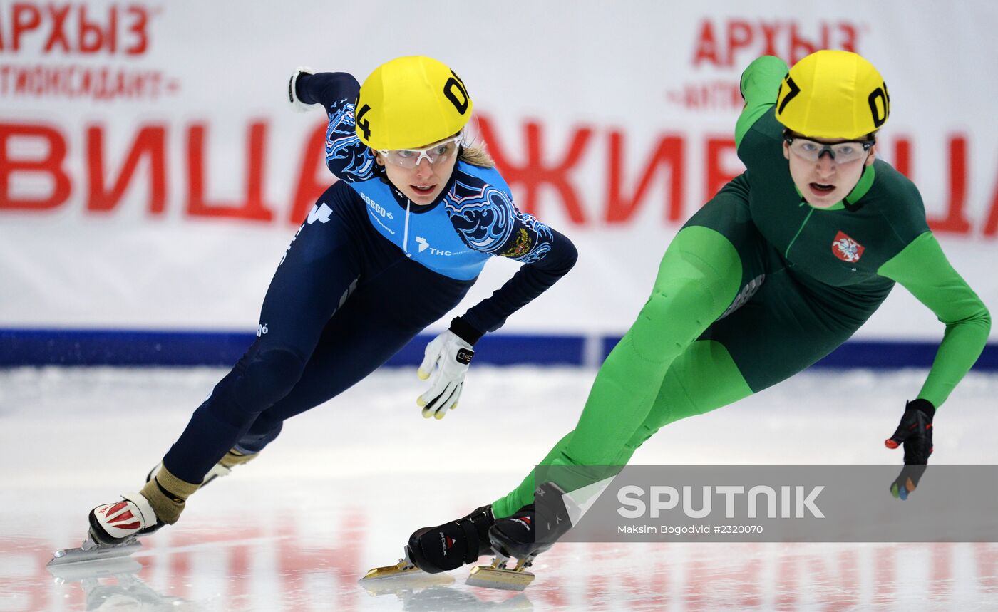 ISU World Cup Short Track. Women. 1000m