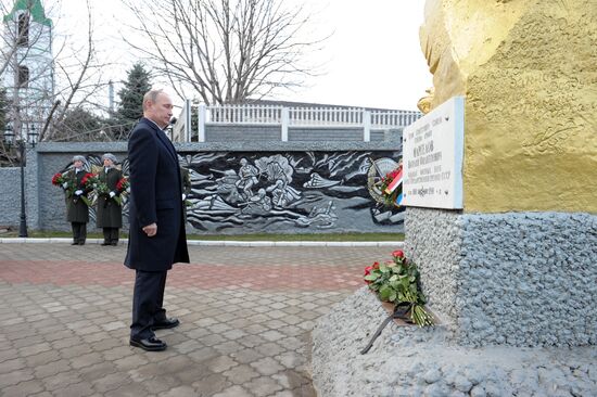 Vladimir Putin visits Ryazan Airborne School