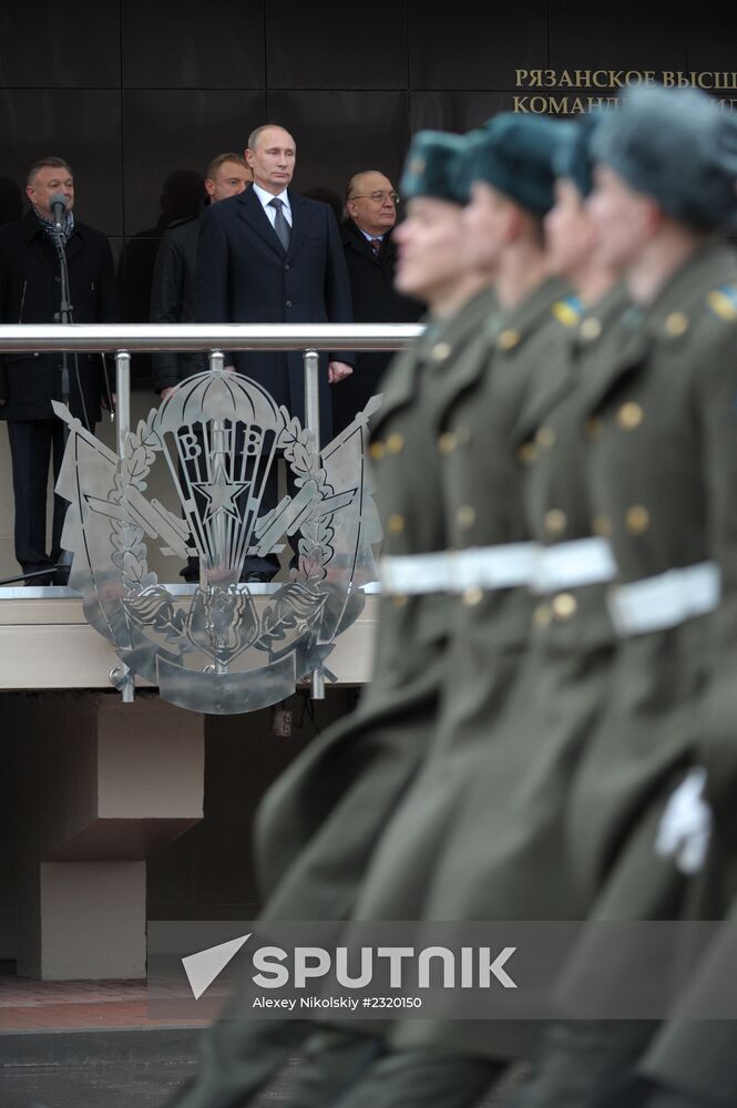 Vladimir Putin visits Ryazan Airborne School