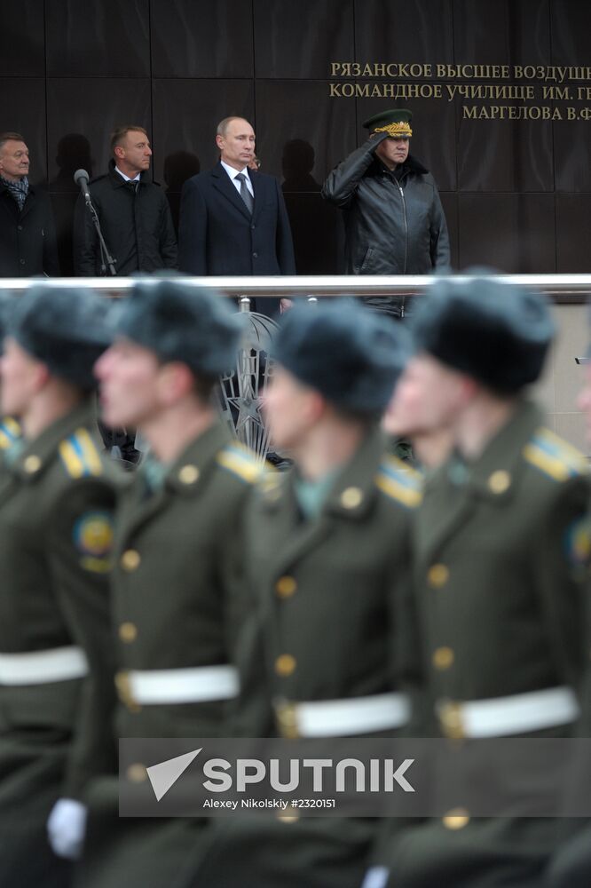 Vladimir Putin visits Ryazan Airborne School