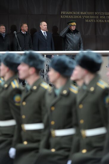 Vladimir Putin visits Ryazan Airborne School