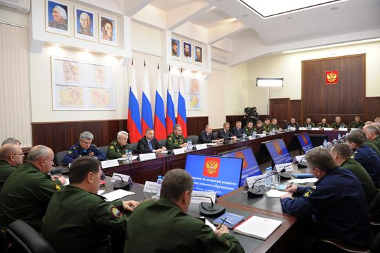 Vladimir Putin visits Ryazan Airborne School