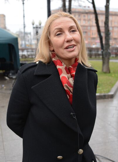 Filming final scene of movie "Congratulations to Men on Women's Day!"