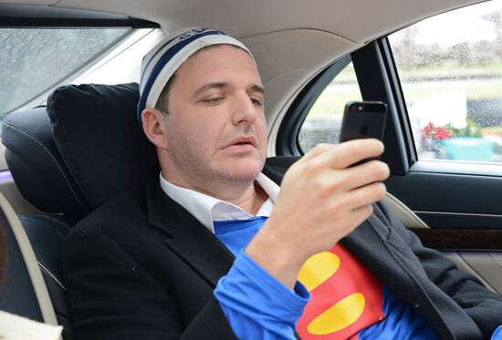 Filming final scene of movie "Congratulations to Men on Women's Day!"