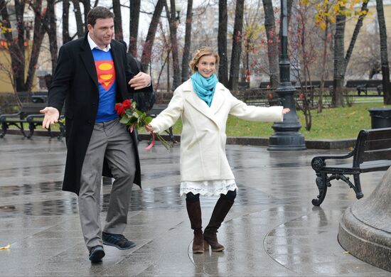 Filming final scene of movie "Congratulations to Men on Women's Day!"