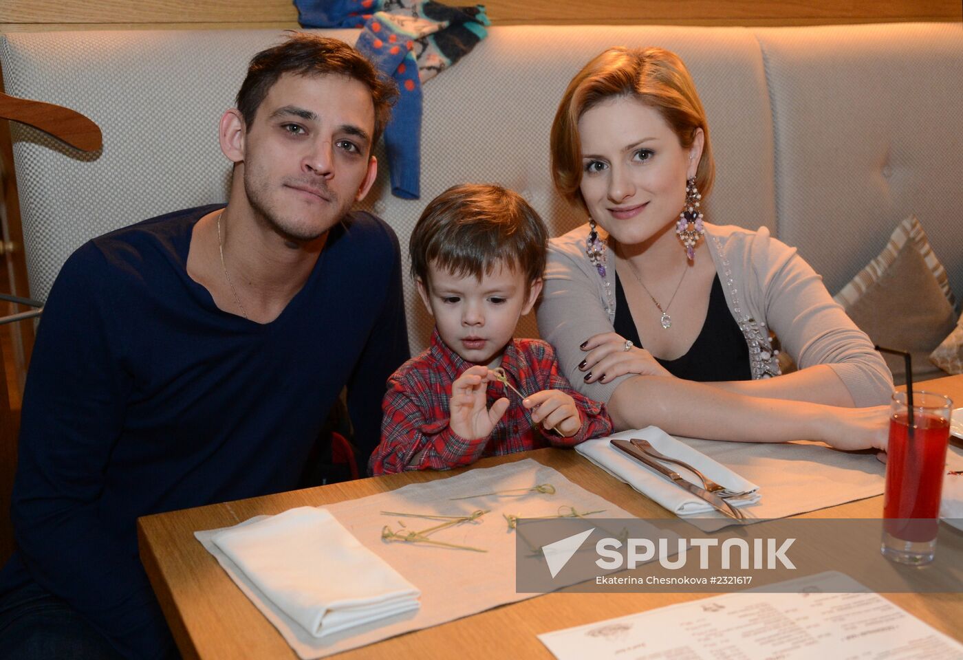 Filming final scene of movie "Congratulations to Men on Women's Day!"