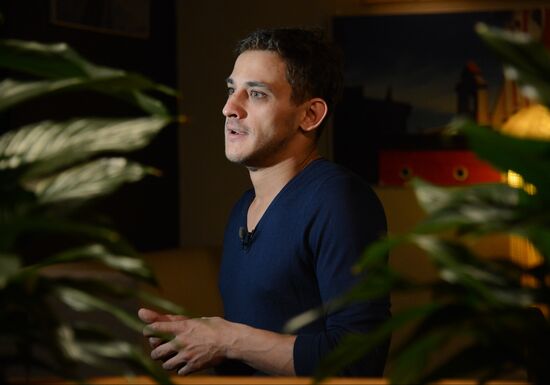 Filming final scene of movie "Congratulations to Men on Women's Day!"