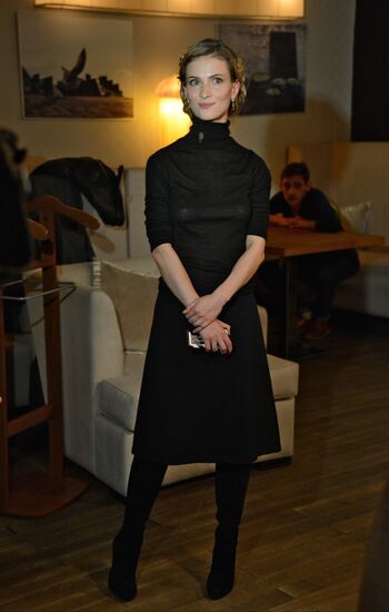 Shooting final scene of film "Congratulations to Men on Women's Day!"