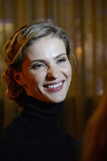 Filming final scene of movie "Congratulations to Men on Women's Day!"