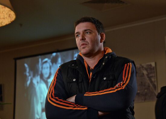 Filming final scene of movie "Congratulations to Men on Women's Day!"