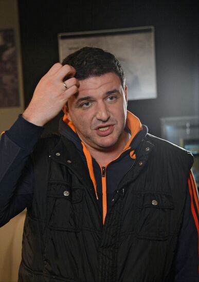 Filming final scene of movie "Congratulations to Men on Women's Day!"