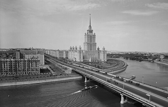 Novo-Arbatsky Bridge and hotel Ukraine