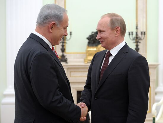 Vladimir Putin meets with Benjamin Netanyahu