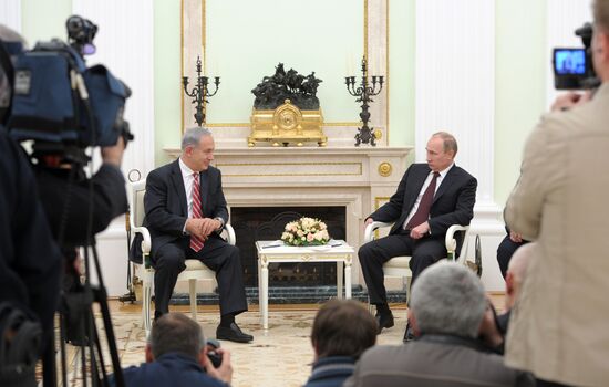 Vladimir Putin meets with Benjamin Netanyahu