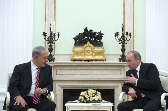 Vladimir Putin meets with Benjamin Netanyahu