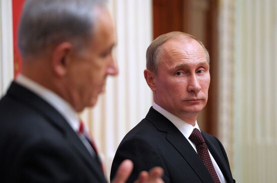 Vladimir Putin meets with Benjamin Netanyahu