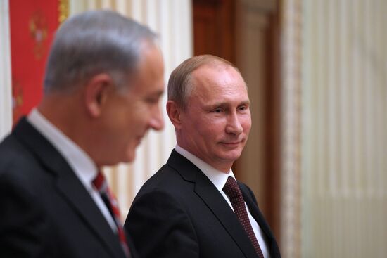 Vladimir Putin meets with Benjamin Netanyahu