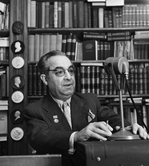 Performer Suren Kocharyan