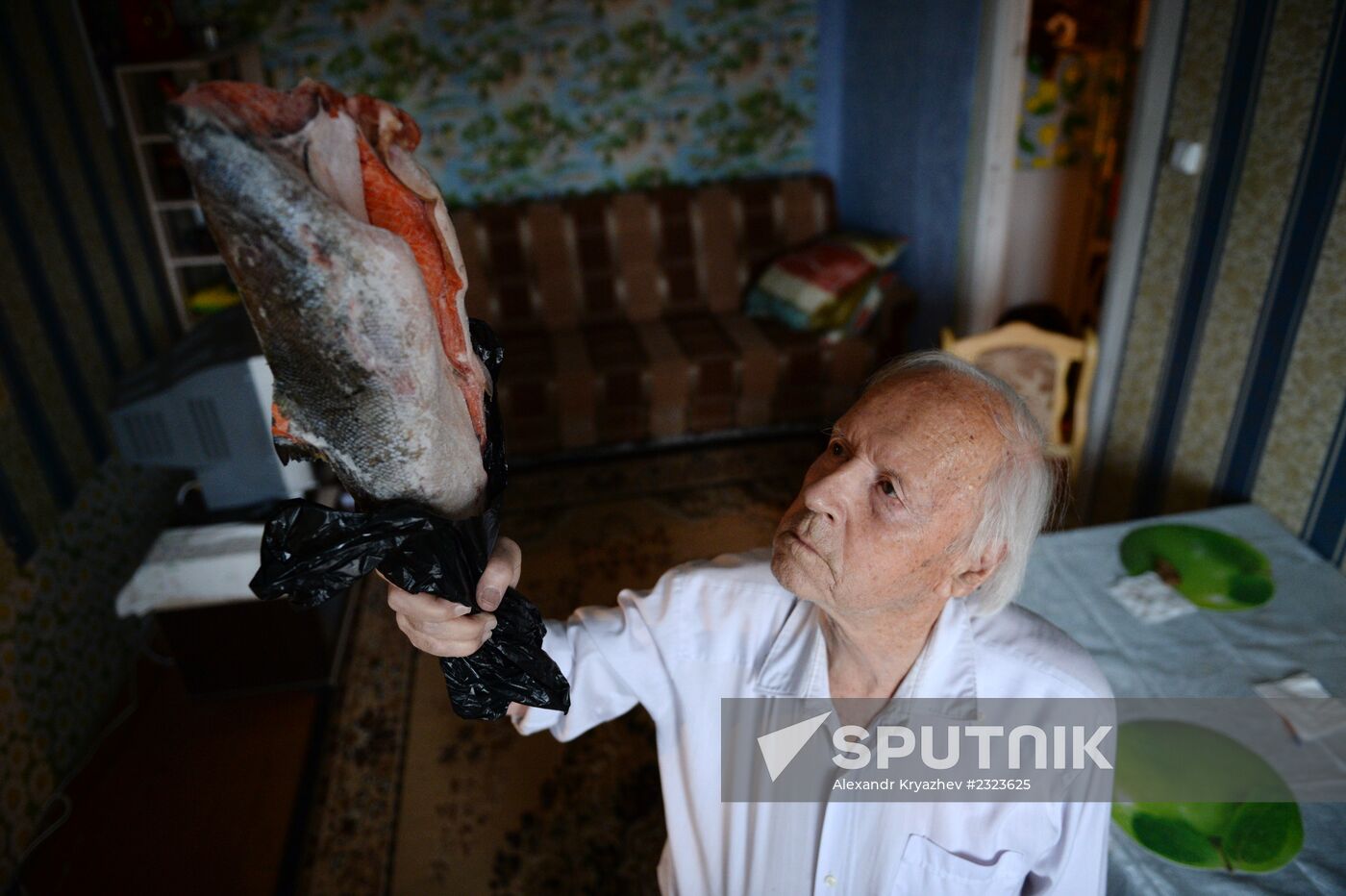 Siberian long-lived man prepares for Sochi 2014 Olympic torch relay