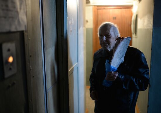 Siberian long-lived man prepares for Sochi 2014 Olympic torch relay