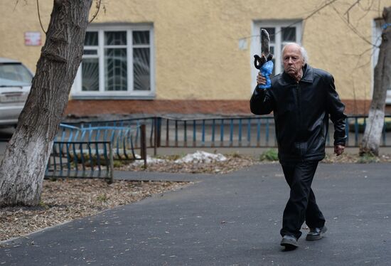 Siberian long-lived man prepares for Sochi 2014 Olympic torch relay