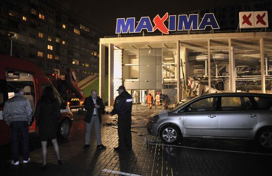 Riga supermarket roof collapse