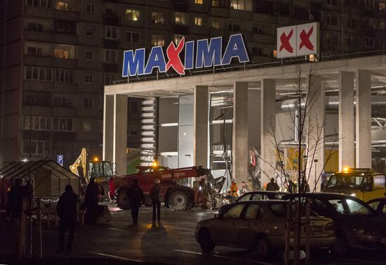 Riga supermarket roof collapse