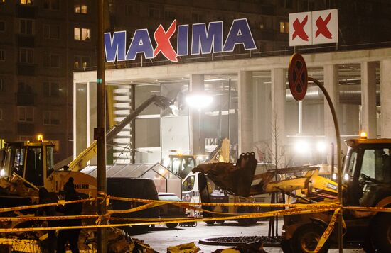 Riga supermarket roof collapse