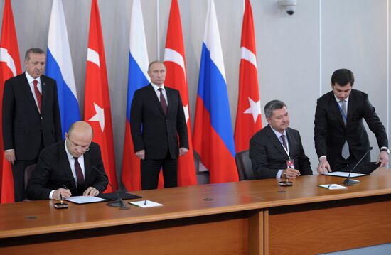 Vladimir Putin meets with Recep Tayyip Erdogan
