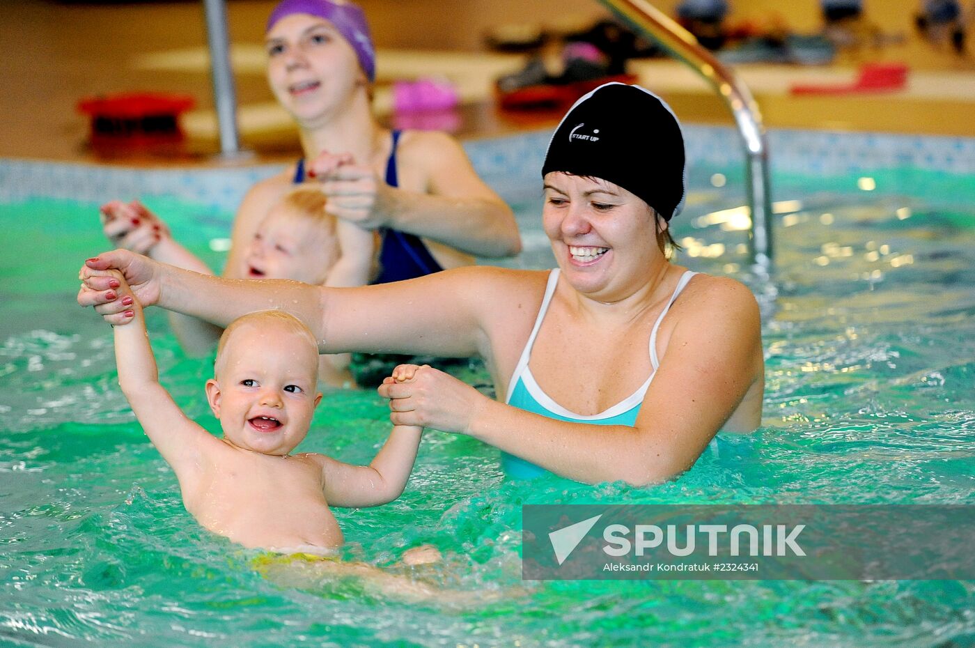 Medical preventive swimming with babies at Arian fitness center