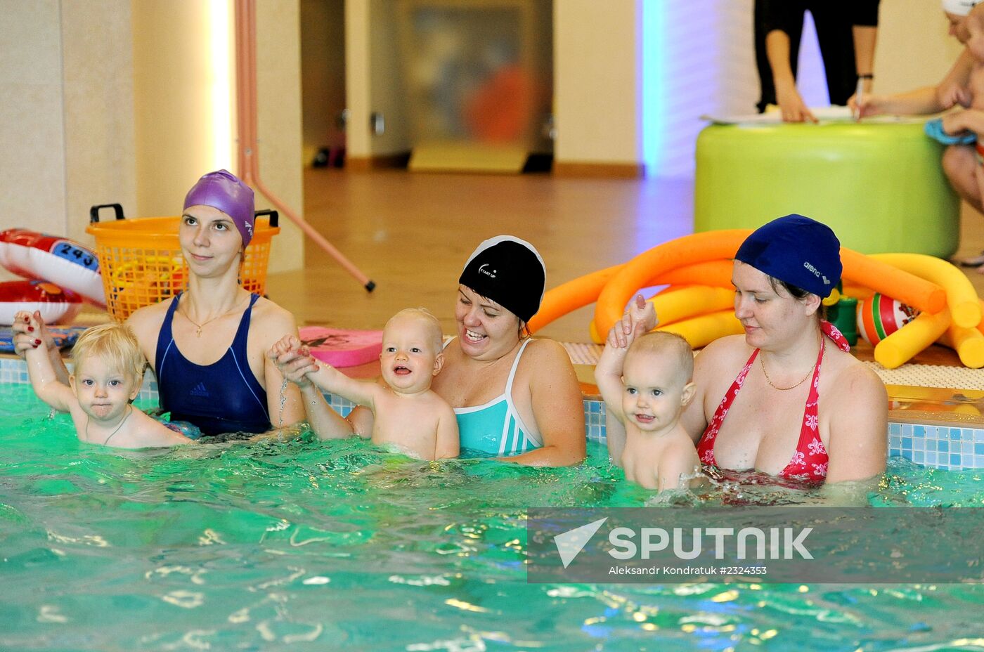 Medical preventive swimming with babies at Arian fitness center