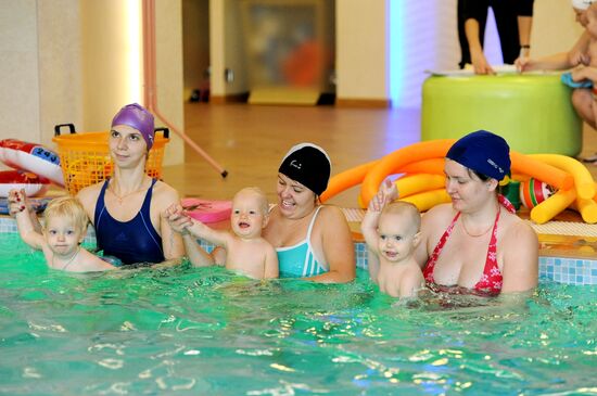 Medical preventive swimming with babies at Arian fitness center