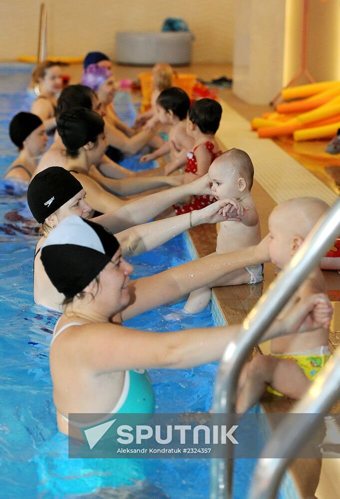 Medical preventive swimming with babies at Arian fitness center