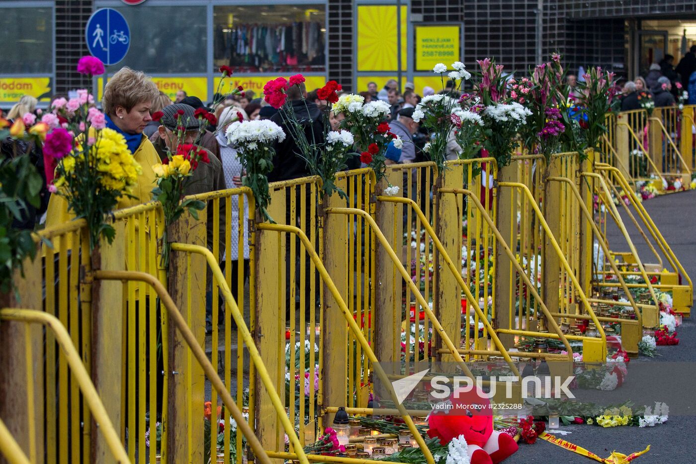 Riga supermarket roof collapse