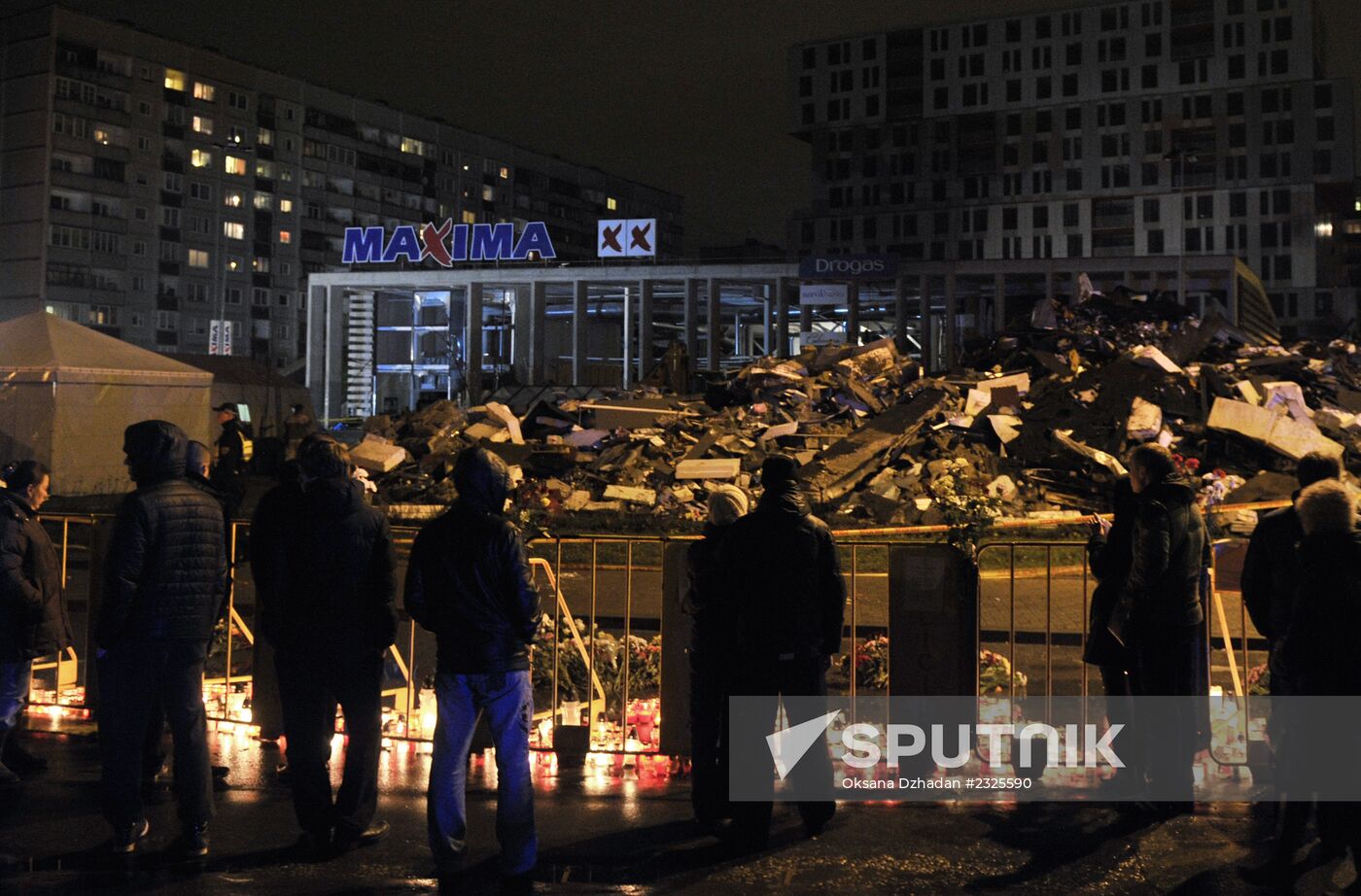 Riga residents mourn supermarket roof collapse victims