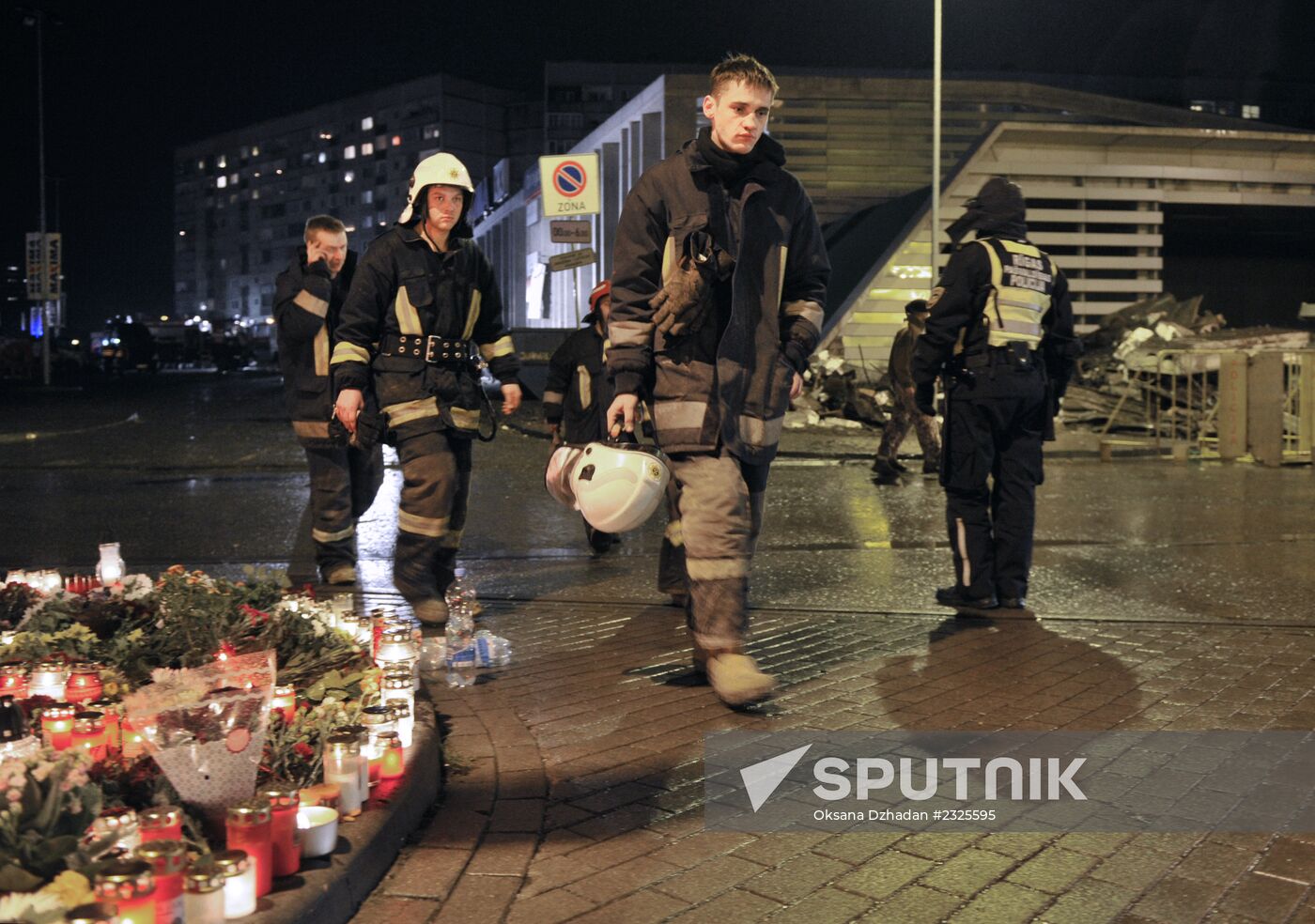 Riga residents mourn supermarket roof collapse victims