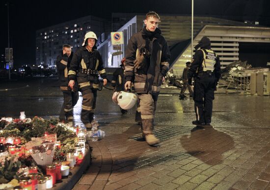 Riga residents mourn supermarket roof collapse victims