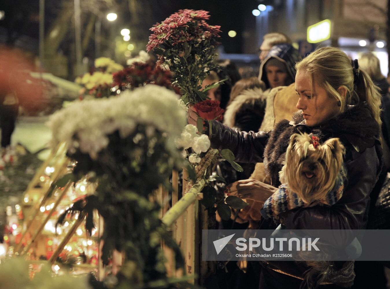 Riga residents mourn supermarket roof collapse victims