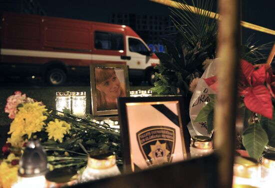 Riga residents mourn supermarket roof collapse victims