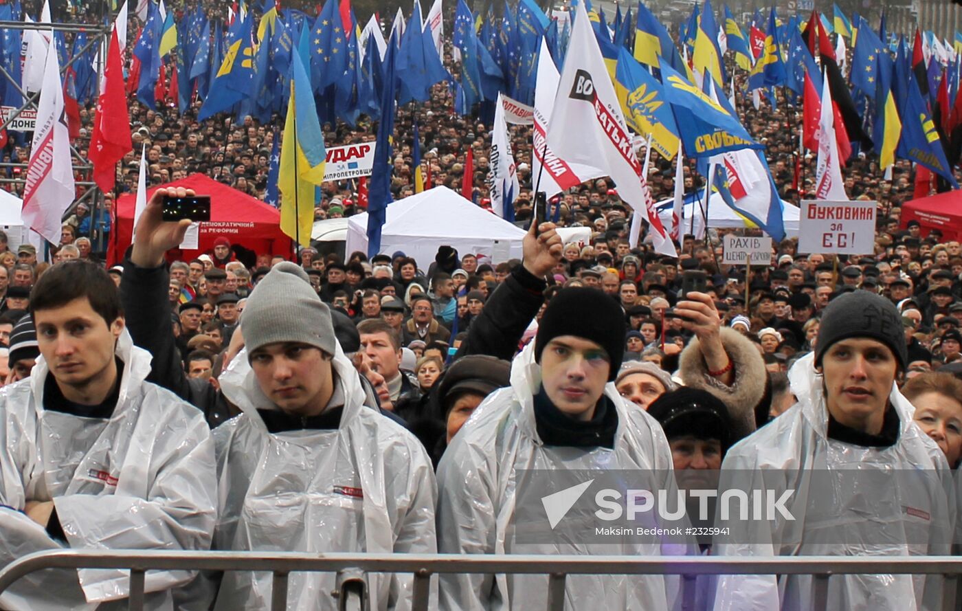 For a European Ukraine rally in Kiev