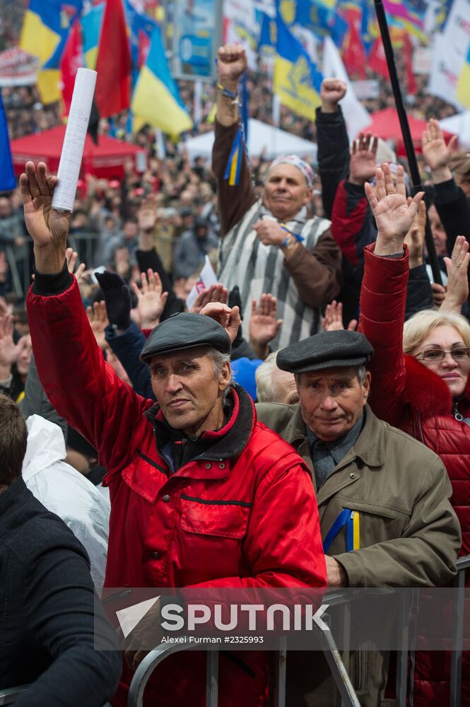 For a European Ukraine rally in Kiev