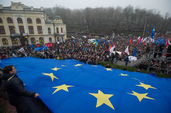 For a European Ukraine rally in Kiev