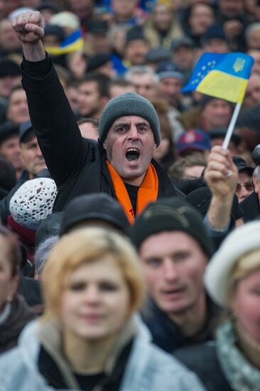 For a European Ukraine rally in Kiev
