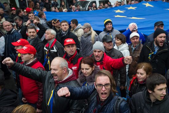 For a European Ukraine rally in Kiev