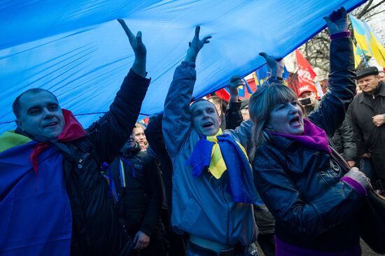 For a European Ukraine rally in Kiev