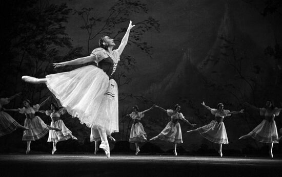 Ballet dancer Galina Ulanova