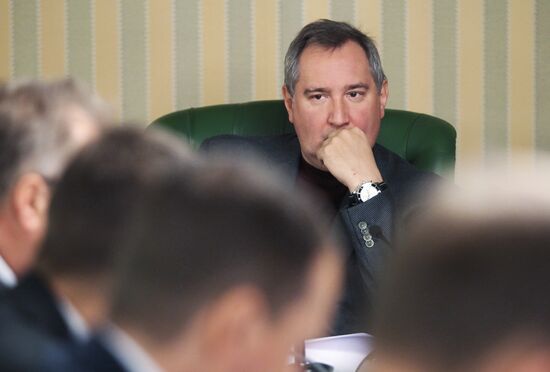 Dmitry Rogozin chairs meeting on supporting Russian aircraft industry