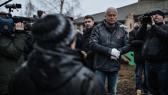 Banker Lebedev arrives in a Tula village for mandatory community service