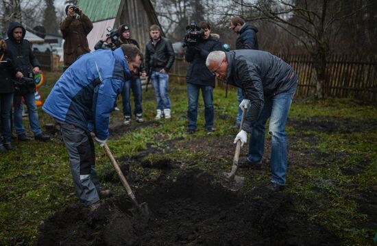 Banker Lebedev arrives in a Tula village for mandatory community service