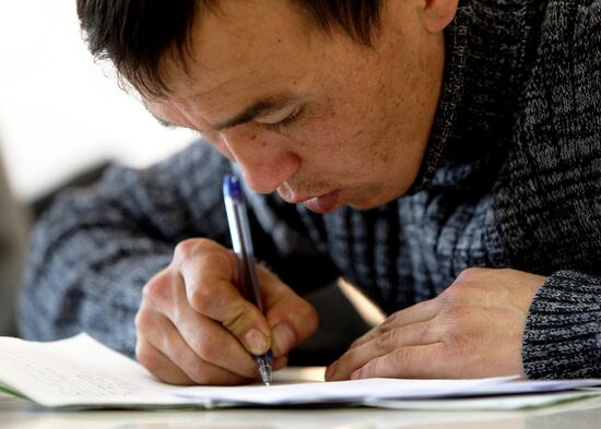 Migrants learn Russian at Far Eastern Federal University